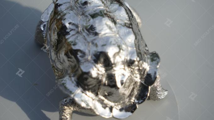 Polished Cast Stainless Steel Crawling Turtle Sculpture For Home Decoration 1