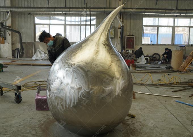 Mirror-polished Stainless Steel Tear Sculpture Installation in New York 0
