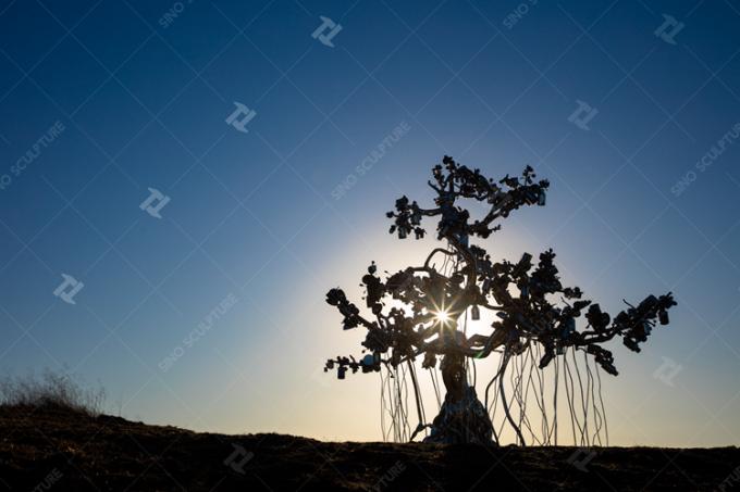 7.6m High Mirror Polished Stainless Steel People Tree Sculpture 0