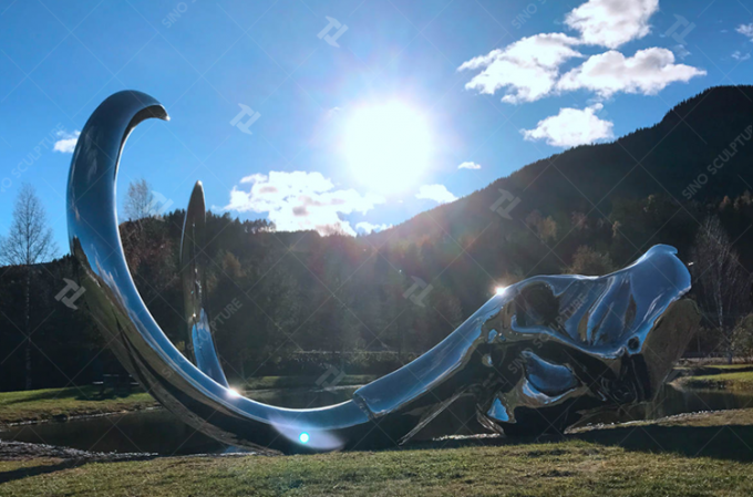 5.3m High Mirror Polished Stainless Steel Public Mammoth Sculpture 1