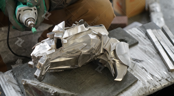 Stainless Steel Falcon Sculpture with Gold Plating Finish for Home Decoration 1