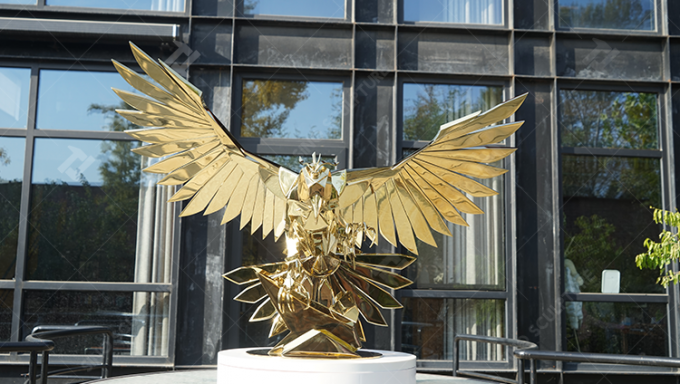 Stainless Steel Falcon Sculpture with Gold Plating Finish for Home Decoration 2
