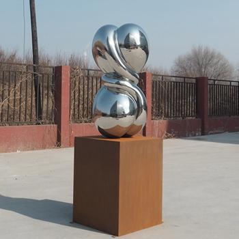 Mirror Polished Steel Twisted Sculpture From Sculptor Richard Hudson 2