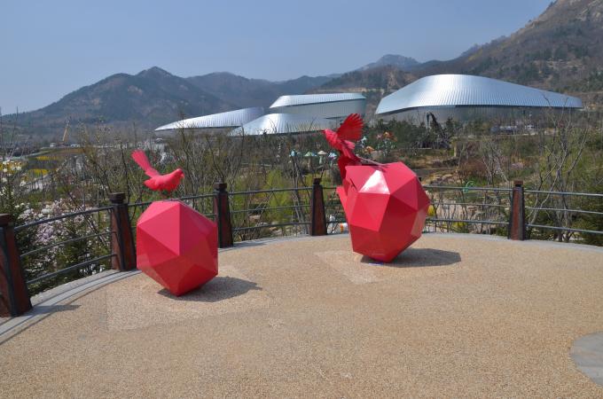 Unique Design Stainless Steel Red Bird Sculpture for Outdoor Public Art Installation 2