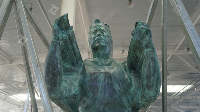 Large outdoor bronze cast monumnet
