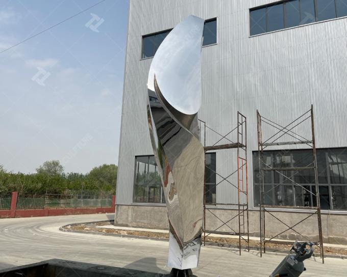 Mirror Polished Stainless Steel Sculpture / Modern Metal Sculpture With Center Gold Leaf 1
