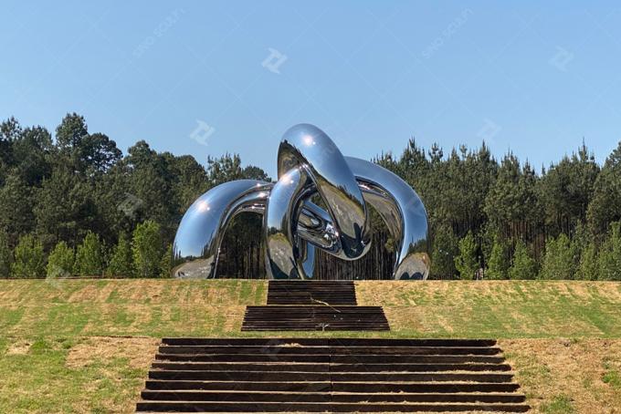 Large Outdoor Stainless Steel Sculpture With Highly Mirror Polished Finish 1