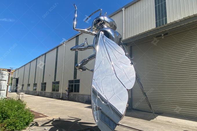 Outdoor Stainless Steel Bee Sculpture With Highly Mirror Polished Finish 3