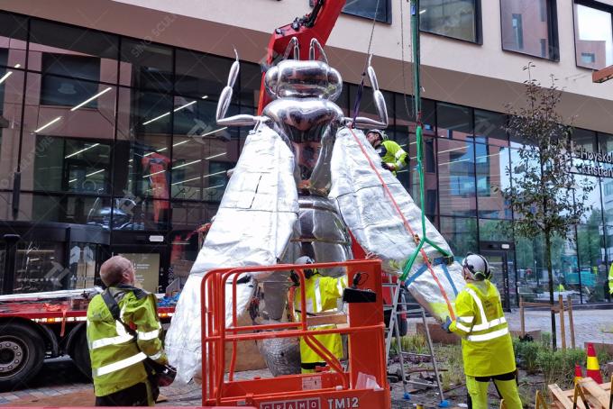 Outdoor Stainless Steel Bee Sculpture With Highly Mirror Polished Finish 5