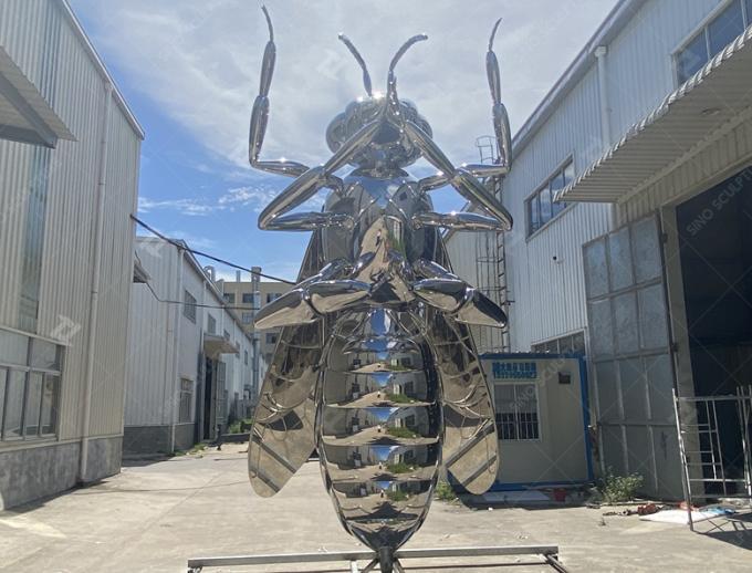 4.8m High Customized Mirror Polished Stainless Steel Bee Sculpture 0