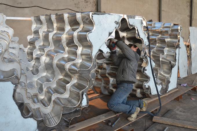 Outdoor Stainless Steel Garden Sculpture With Highly Mirror Polished Finish 0