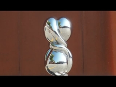 Spiegel gepolijst stalen verdraaid beeld van beeldhouwer Richard Hudson